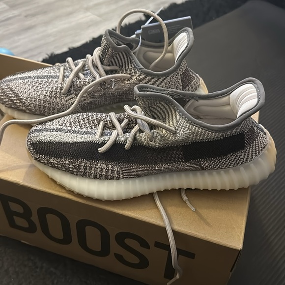 Yeezy Boost 350 V2 Zyon - Picture 7 of 7